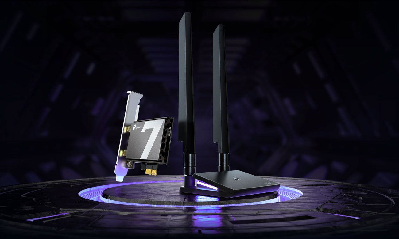 Trzypasmowa karta sieciowa TP-Link Archer TBE550E - Grafika lifestyle