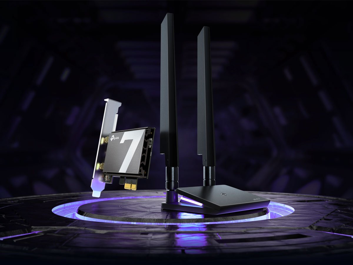 Trzypasmowa karta sieciowa TP-Link Archer TBE550E - Grafika lifestyle