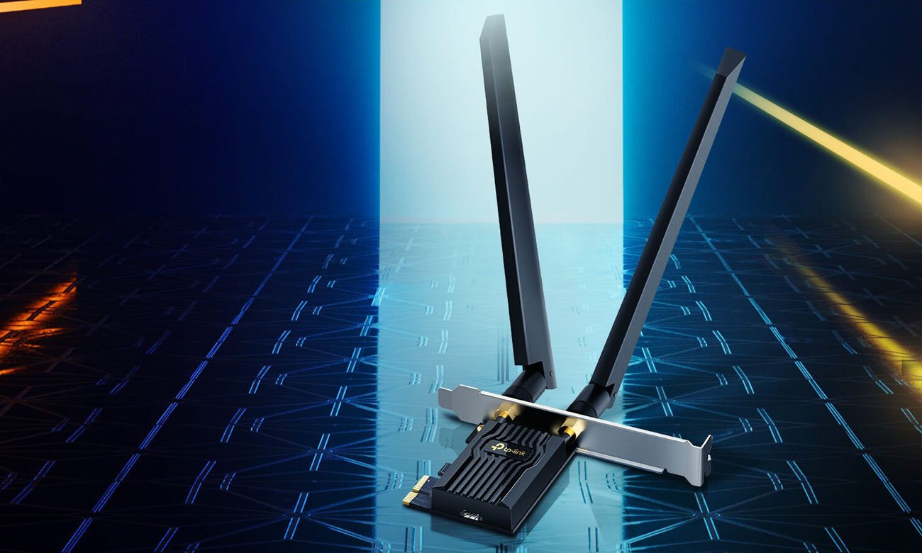Trzypasmowa karta sieciowa TP-Link Archer TXE72E - Grafika lifestyle