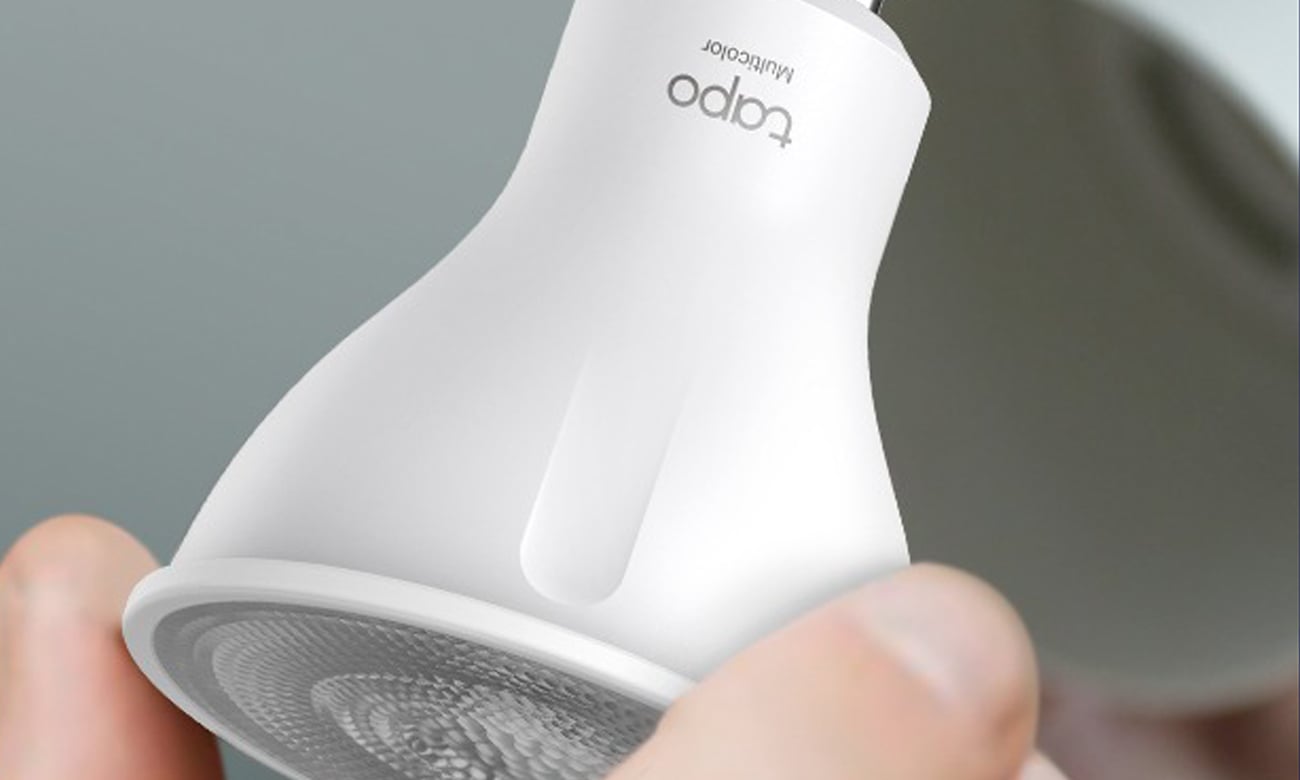 Wielokolorowa żarówka punktowa Smart Wi-Fi TP-Link Tapo L630 - Grafika lifestyle