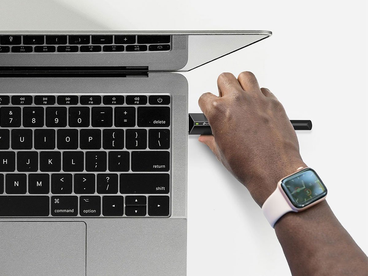 Adapter USB Bluetooth dużego zasięgu TP-Link UB500 Plus - Grafika lifestyle