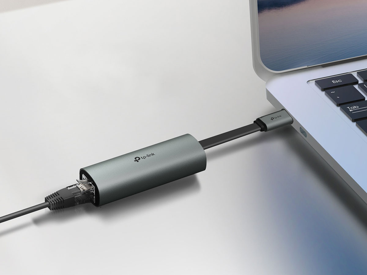 Karta sieciowa TP-Link UE302C USB Type-C do 2.5 Gigabit Ethernet - Grafika lifestyle