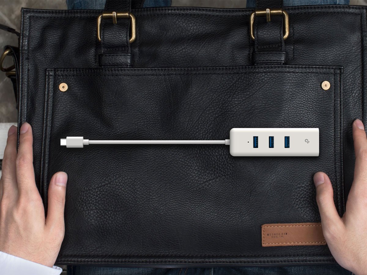 Karta sieciowa TP-Link UE330 (10/100/1000Mbit) USB 3.0 Typ C + HUB 3x USB 3.0 - Grafika lifestyle