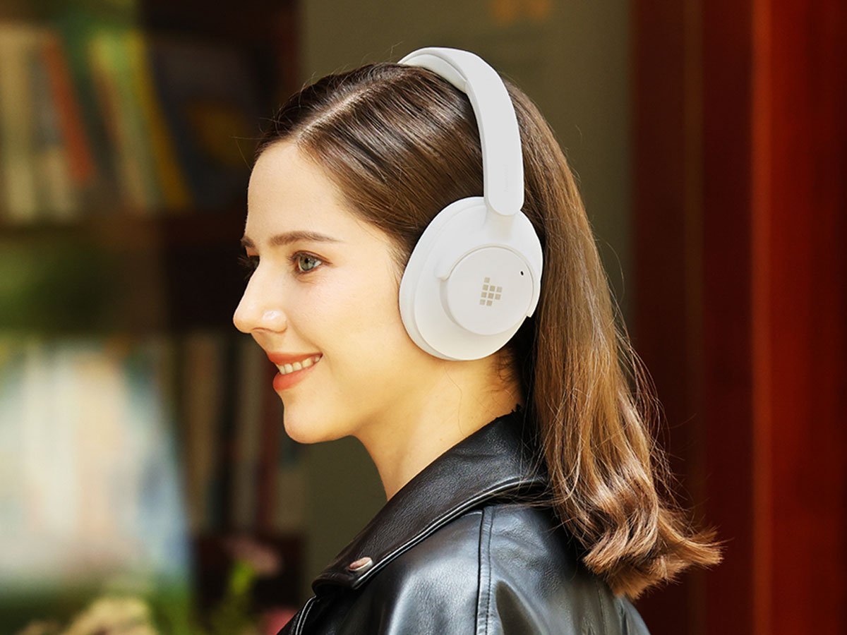 Słuchawki bezprzewodowe Tronsmart Sounfii Q20S Białe - Grafika lifestyle