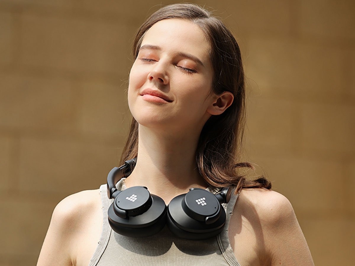 Słuchawki bezprzewodowe Tronsmart Sounfii Q20S Czarne - Grafika lifestyle