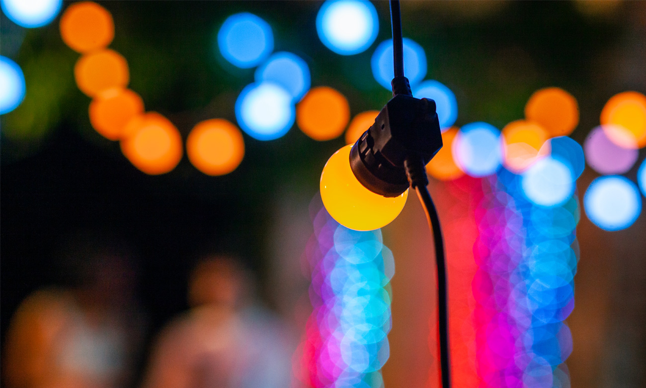 Inteligentne lampki ogrodowe Twinkly Festoon Line 20 RGB - Lifestyle