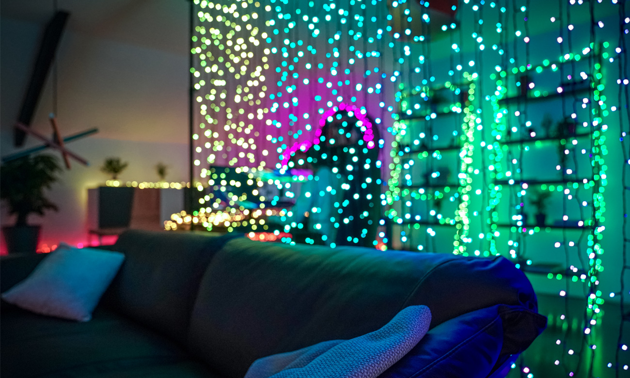 Inteligentne lampki choinkowe Twinkly Curtain 210 LED RGB+W - Lifestyle
