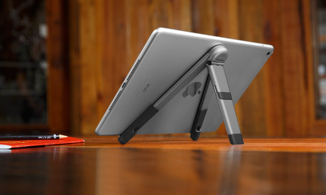 iPad na podstawce Twelve Soutch Compass Pro widok z tyłu