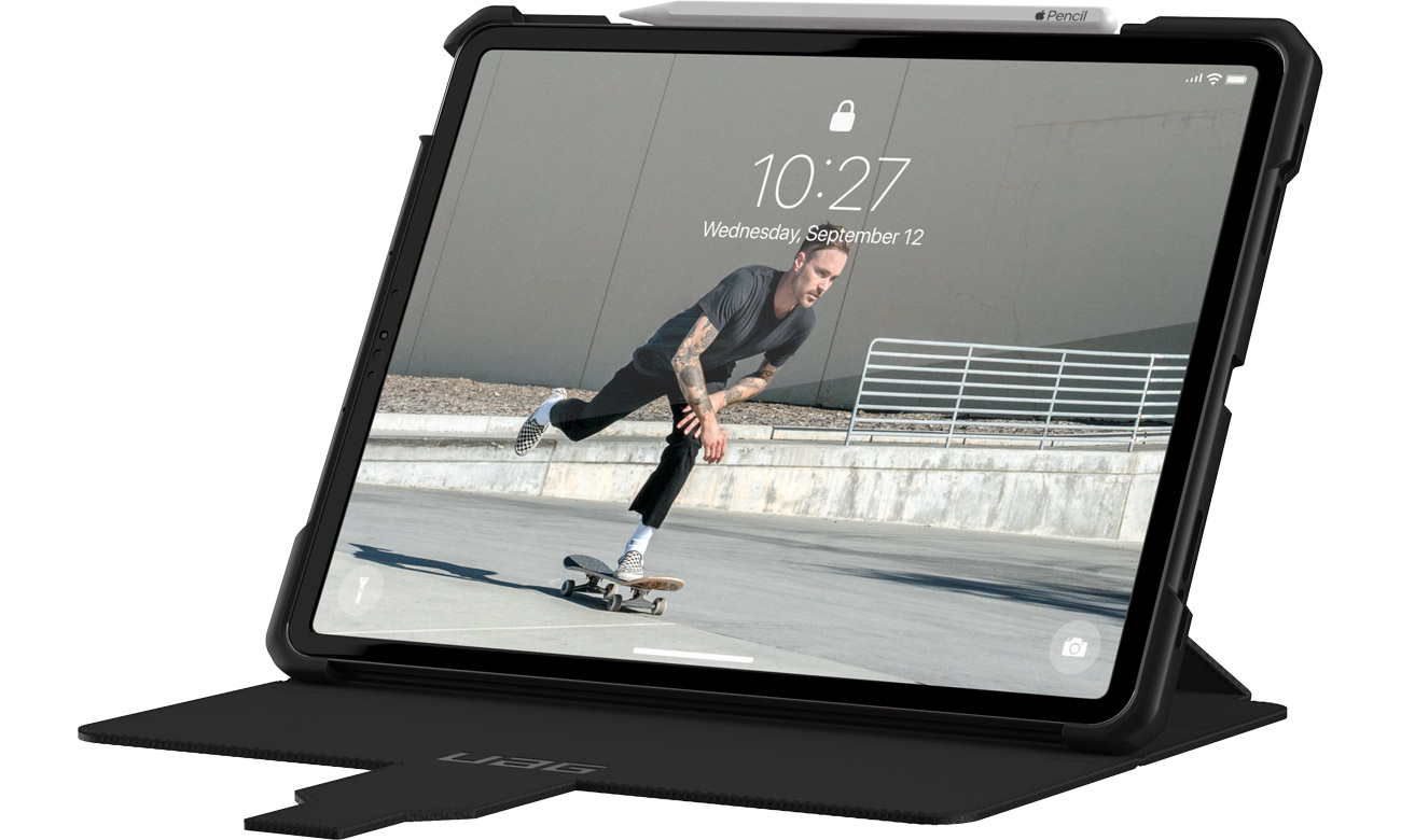 Etui UAG Metropolis do iPad Pro 12.9'' 4/5/6G Black - Widok od tyłu pod kątem