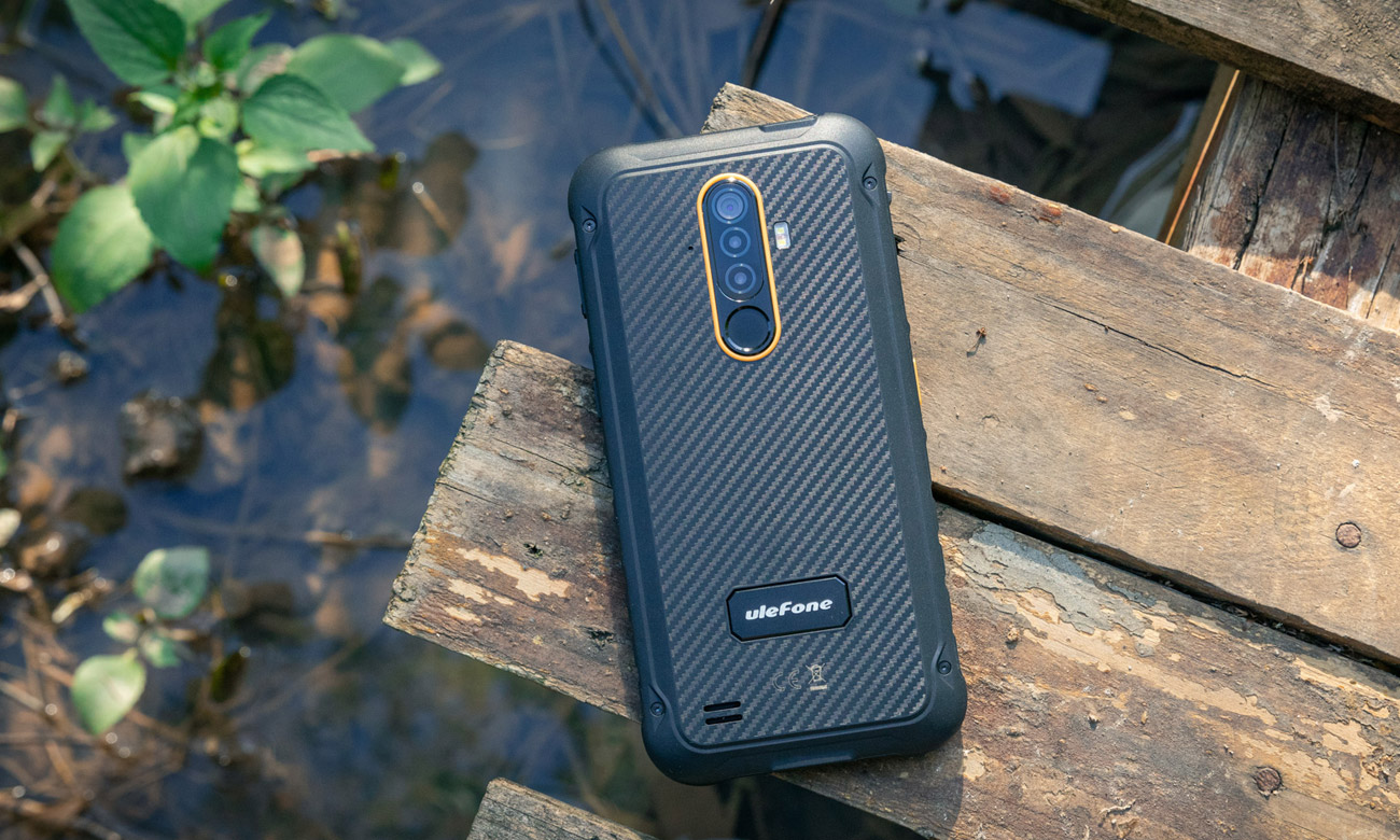 Trzy aparaty umieszczone z tyłu wytrzymałej obudowy