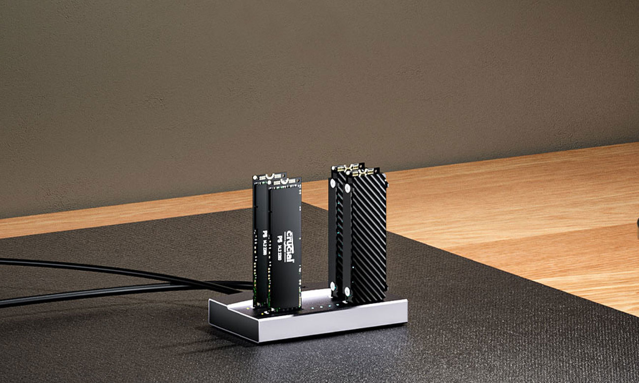 Unitek USB4 4-kieszeniowa stacja dokująca M.2 blat