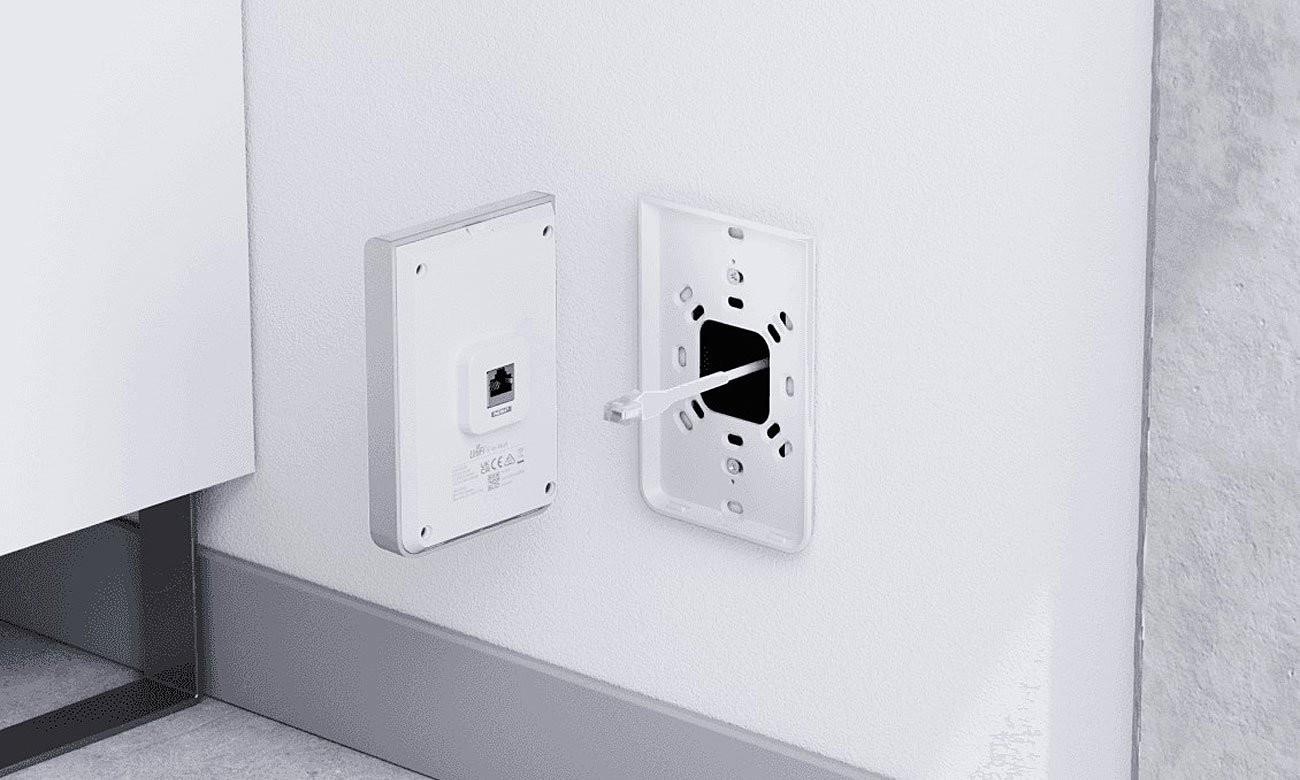 Ubiquiti U6-IW montaż naścienny