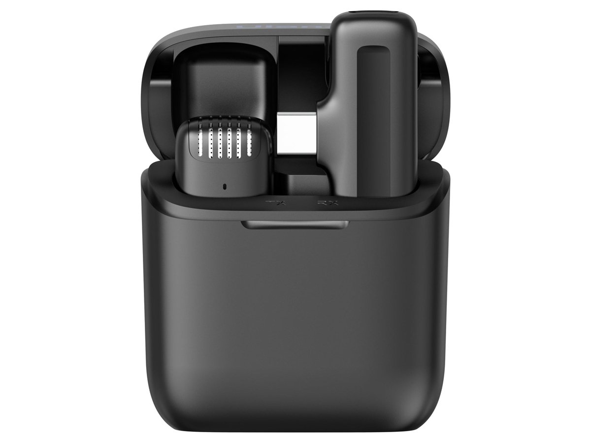 Bezprzewodowy system mikrofonowy Ulanzi J11 Czarny USB-C - Widok od przodu pod kątem wraz z otwartym etui ładującym