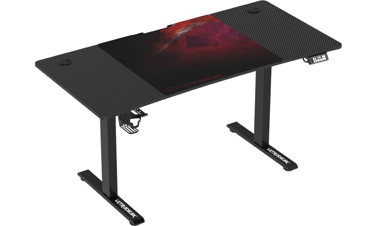 Biurko gamingowe Ultradesk Level V2 Czarno-czerwone - Widok od przodu pod kątem