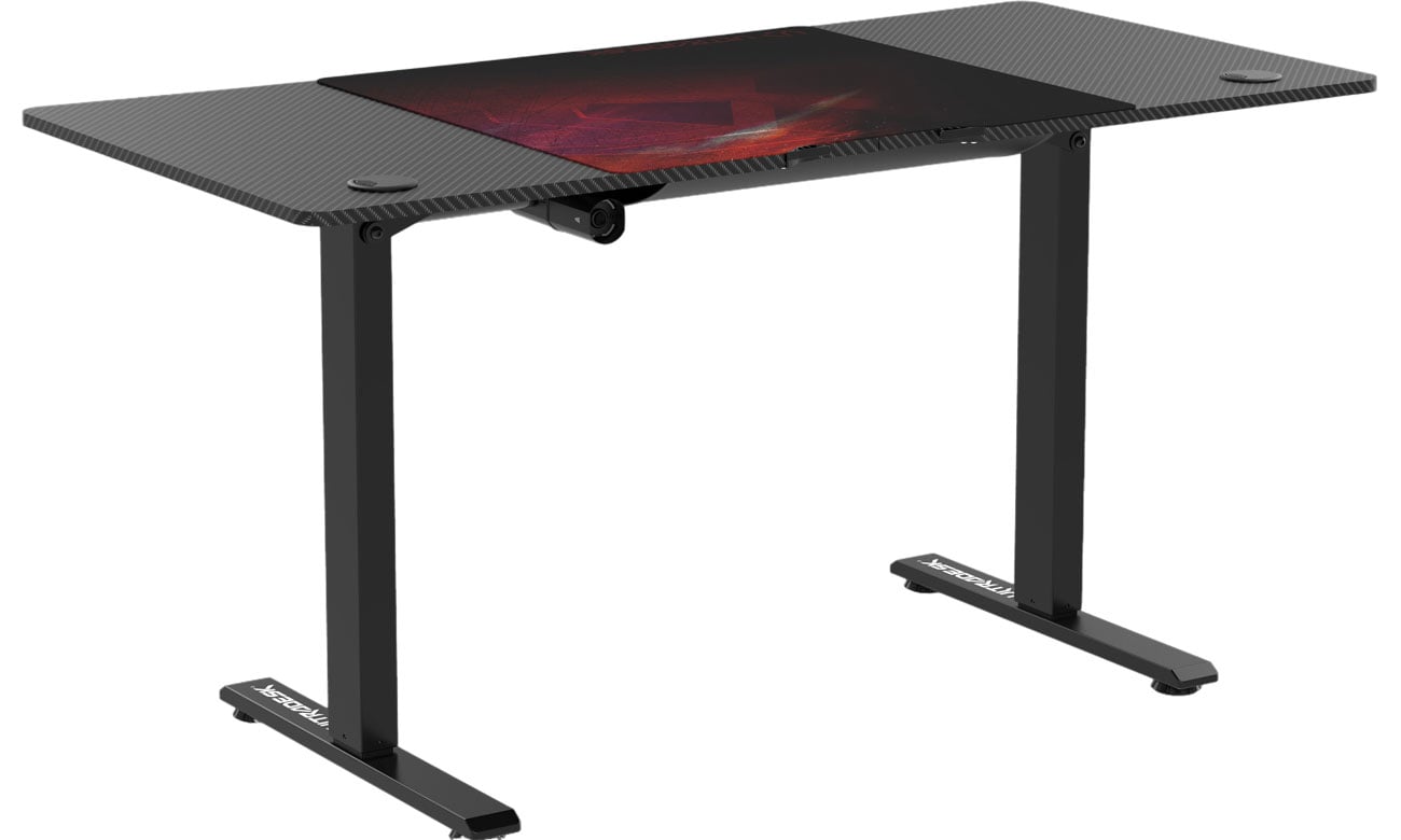Biurko gamingowe Ultradesk Level V2 Czarno-czerwone - Widok od przodu pod kątem, użytkowanie