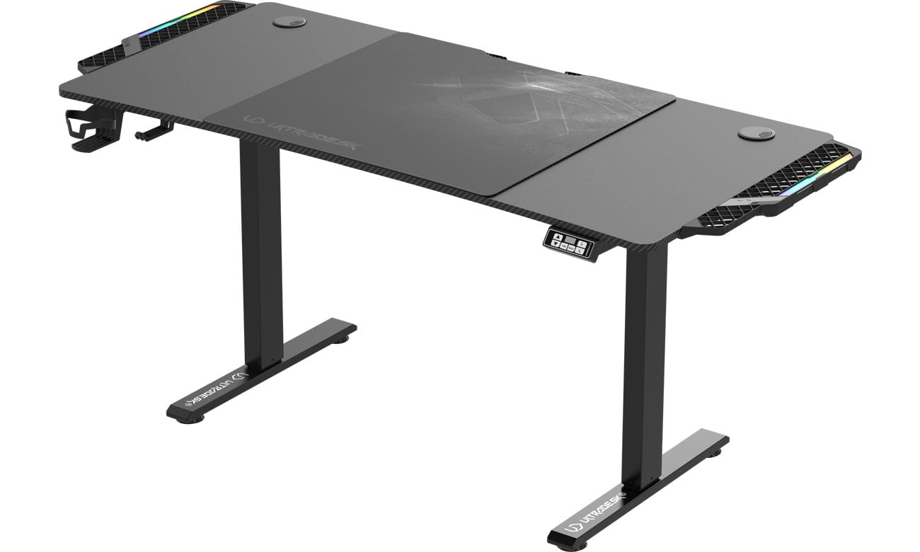 Biurko gamingowe Ultradesk Level V2 LED RGB Czarne - Widok od przodu pod kątem, użytkowanie