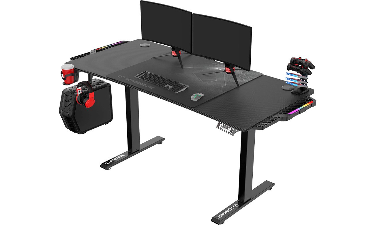 Biurko gamingowe Ultradesk Level V2 LED RGB Czarne - Widok od przodu pod kątem, użytkowanie