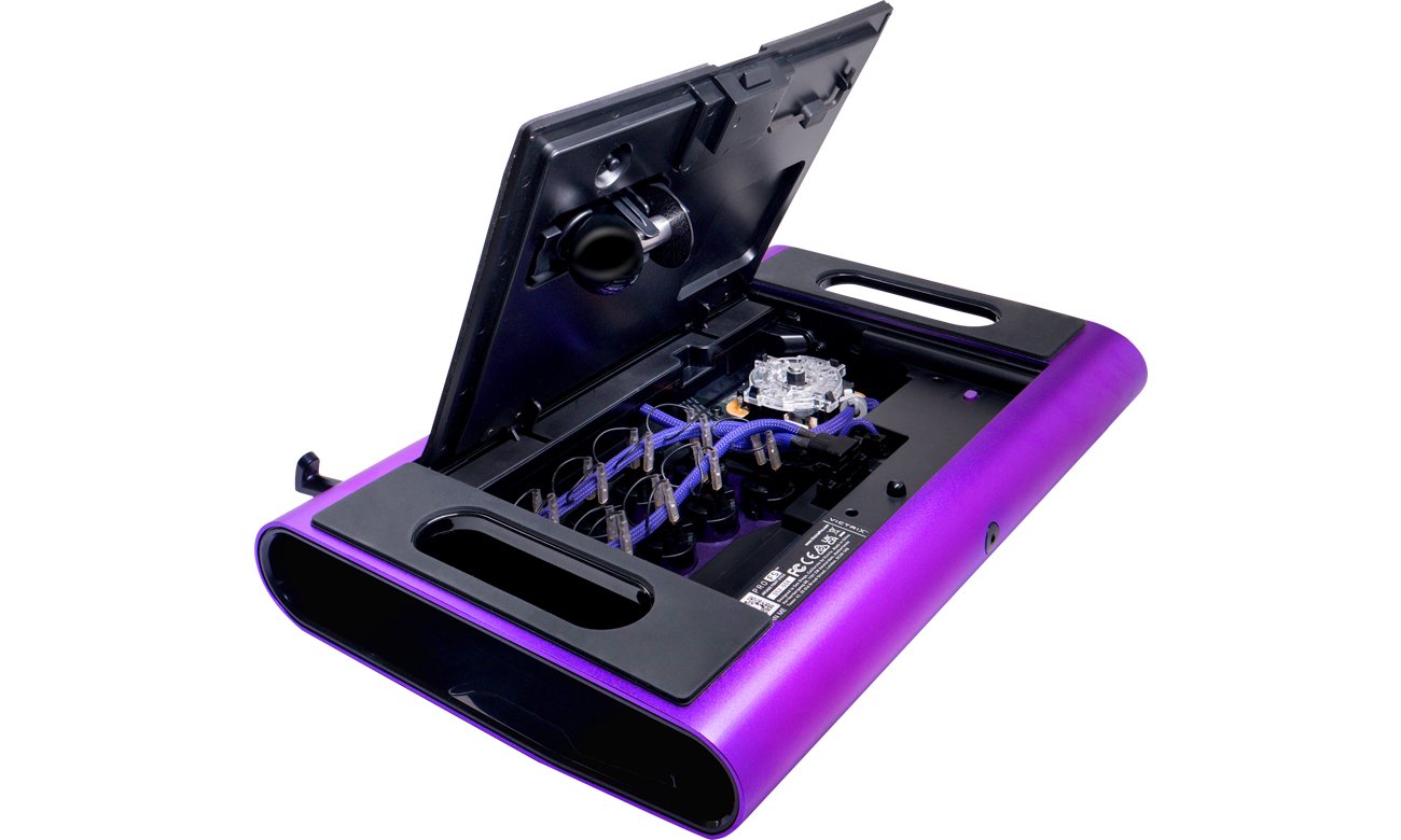 Kontroler Victrix Pro FS Arcade Fight Stick Fioletowy - Widok od przodu pod kątem, otwarty panel