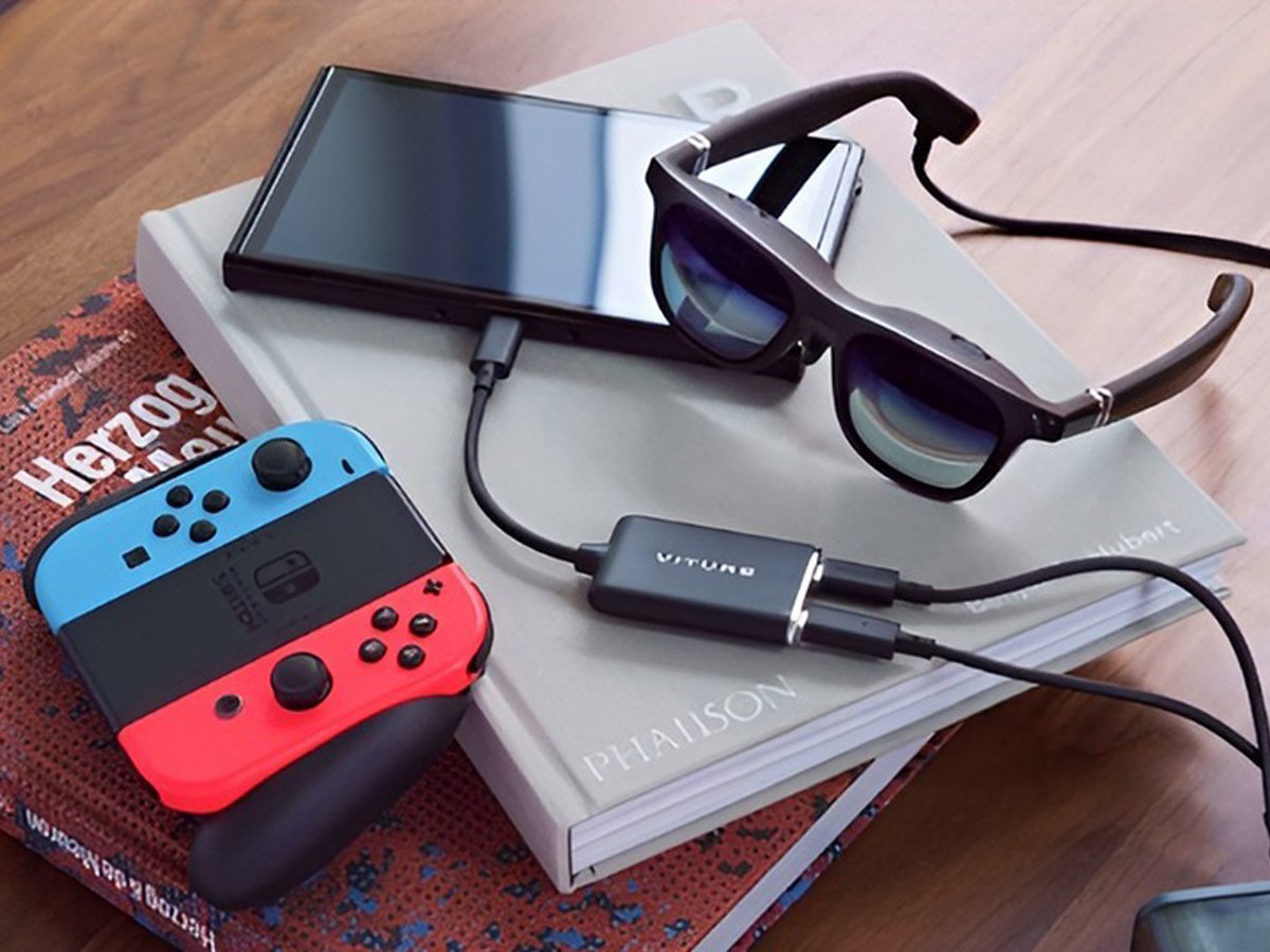 Adapter do okularów i ładowania USB-C Viture One-CtoG-Adp-Blk - Grafika lifestyle