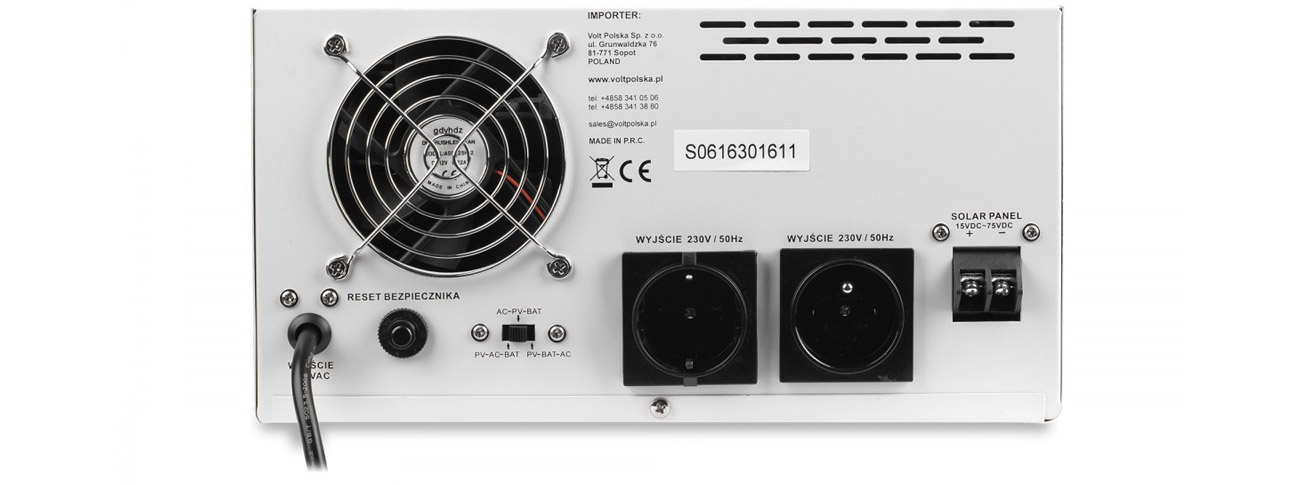 VOLT SINUS PRO 1500 S 12/230V widok z tyłu, gniazda