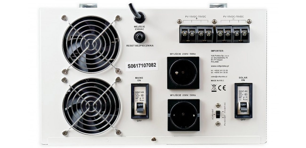 VOLT SINUS PRO 2200 S 12/230V (1400/2200W) + 60A widok z tyłu gniazda