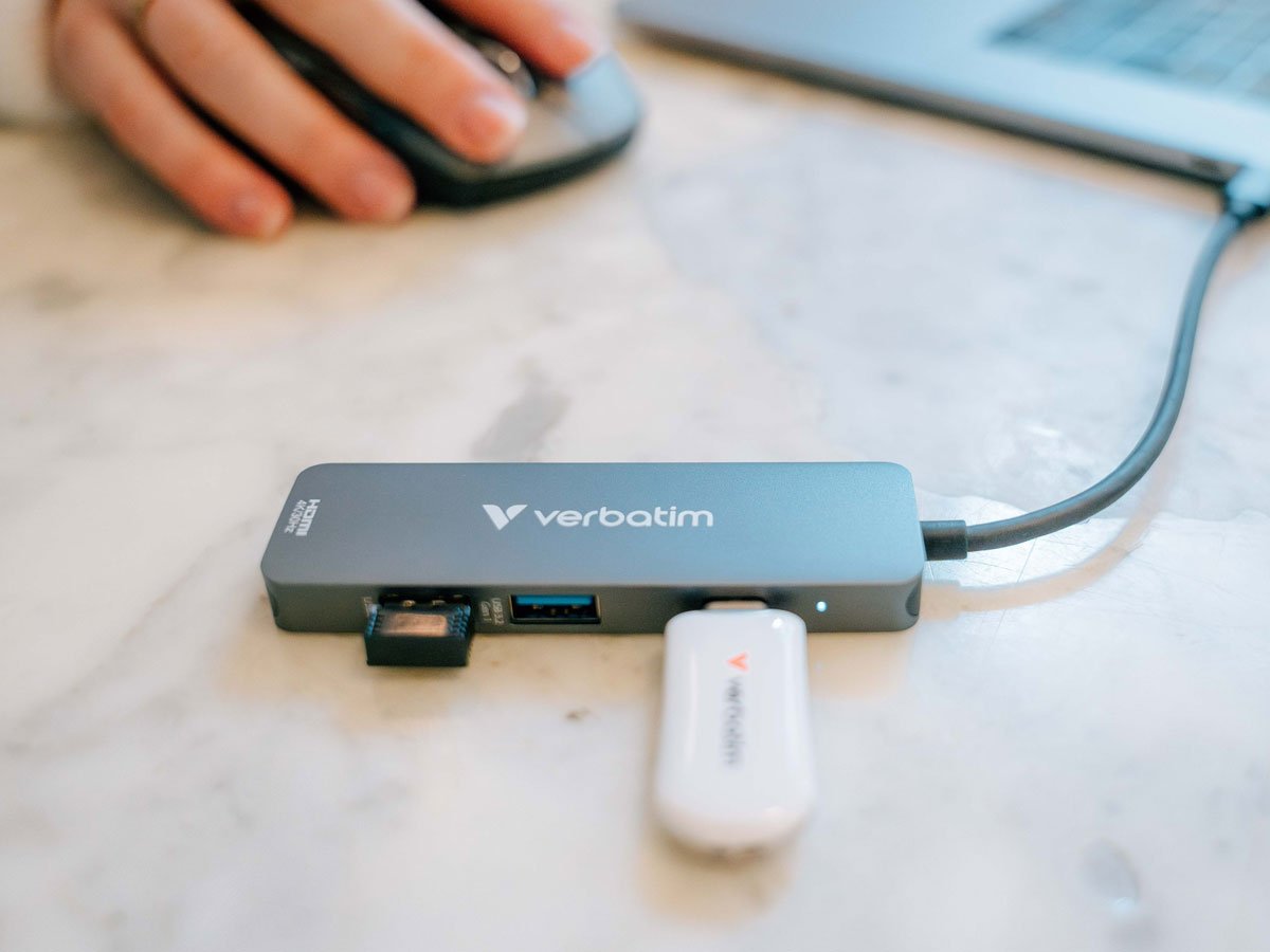 Verbatim USB-C Essentials Multiport Hub 4 Port podłączanie