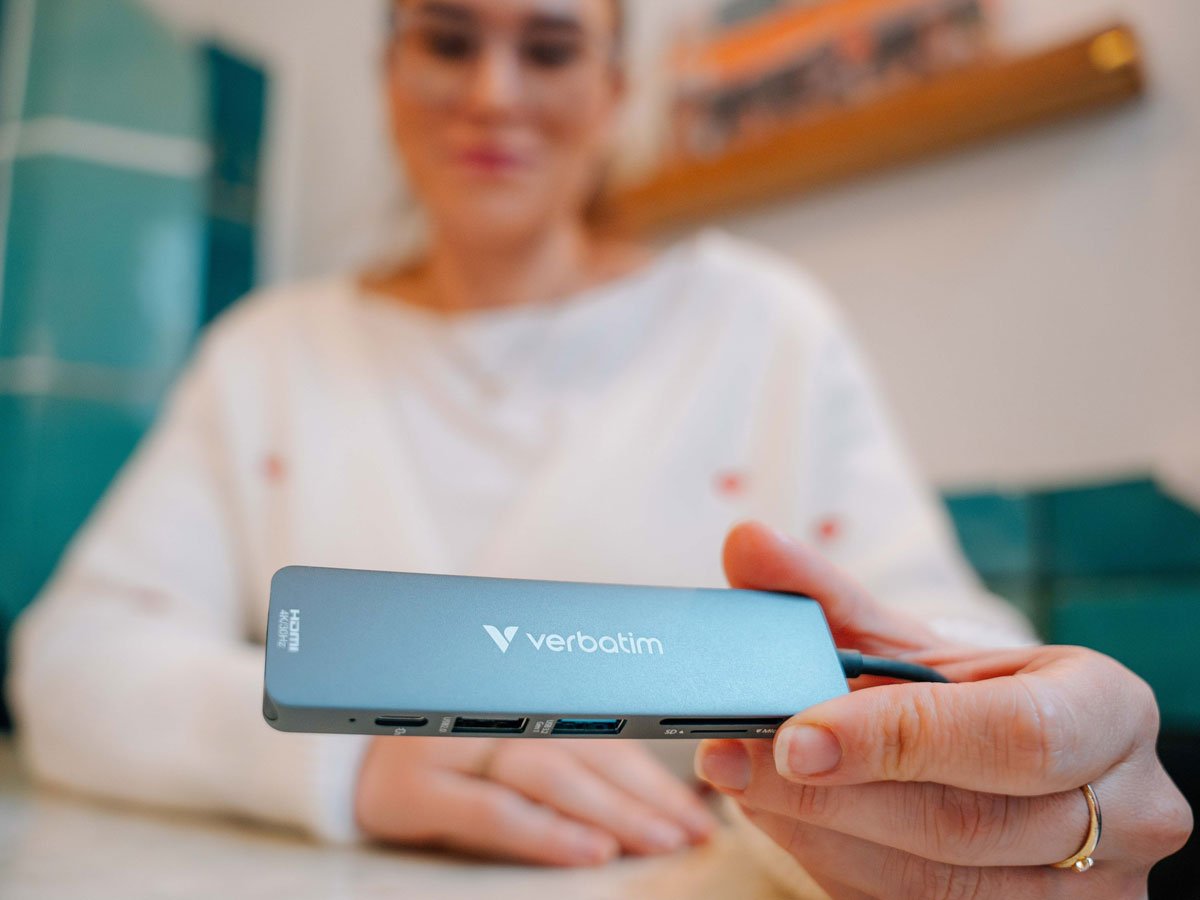 Verbatim USB-C Essentials Multiport Hub 6 Port with card reader