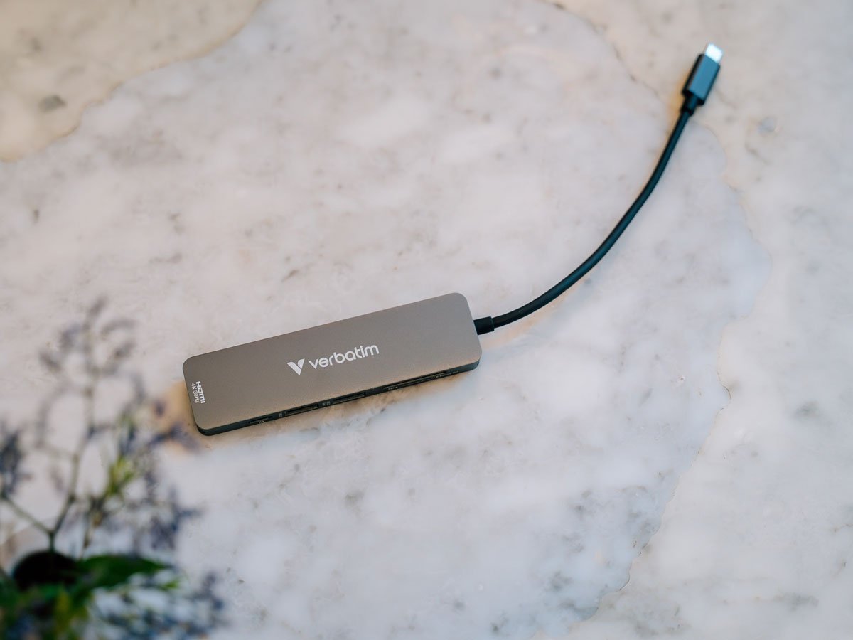 Verbatim USB-C Essentials Multiport Hub 6 Port with card reader wygląd
