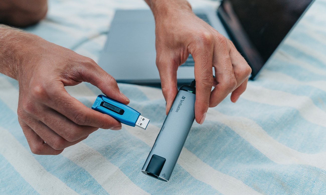 Hub Verbatim USB-C podłączenie pendrive