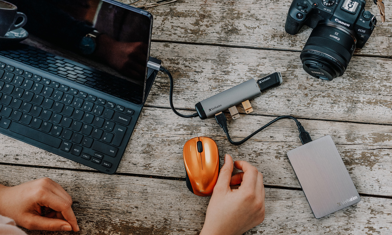 Hub USB Verbatim podłączone akcesoria