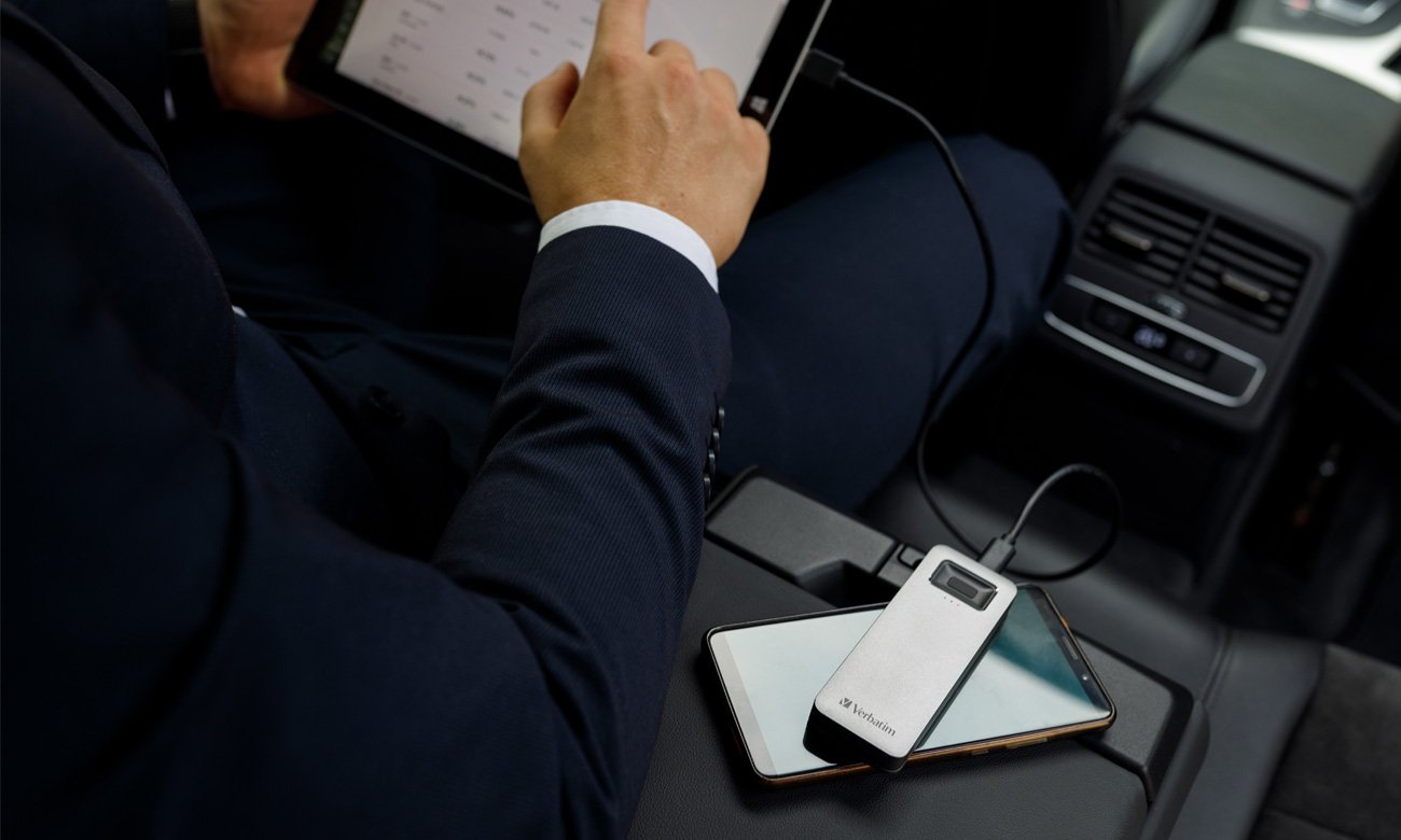 Dysk zewnętrzny SSD Verbatim Executive Fingerprint Secure - Grafika lifestyle