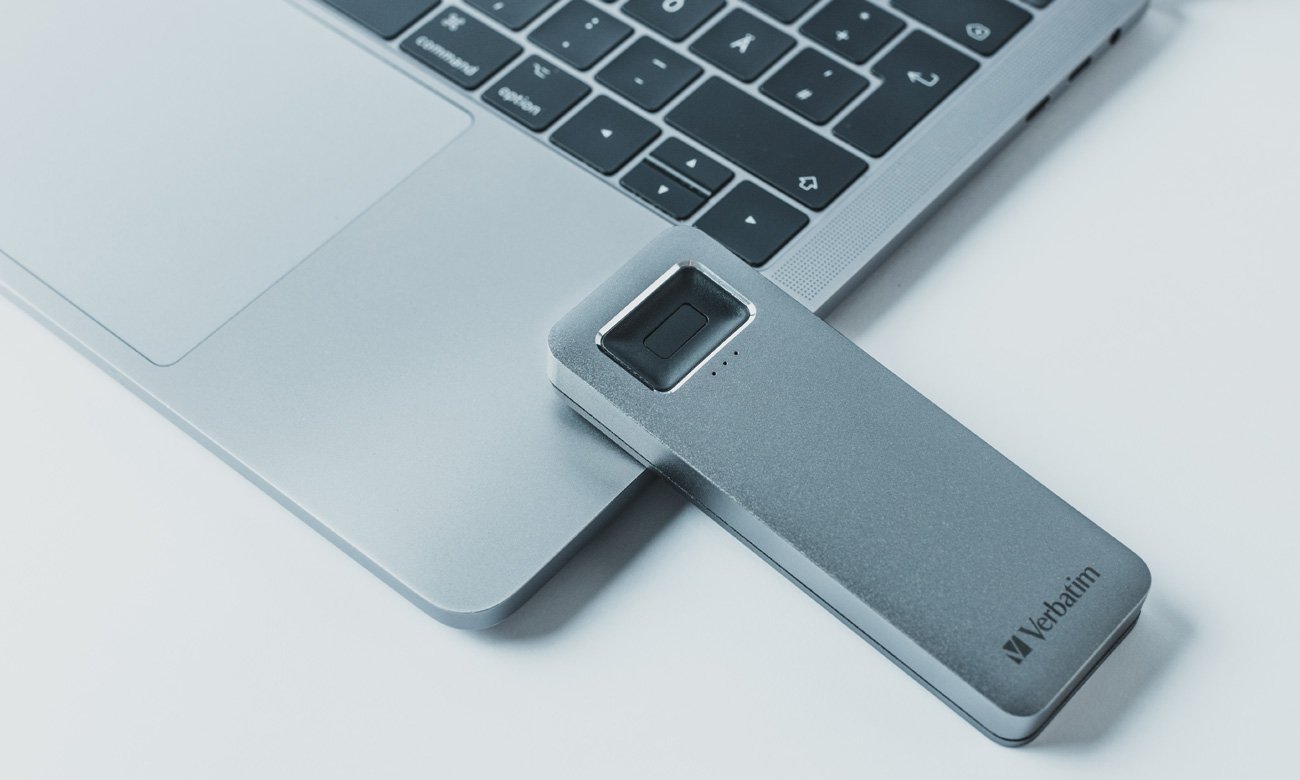 Dysk zewnętrzny SSD Verbatim Executive Fingerprint Secure - Grafika lifestyle