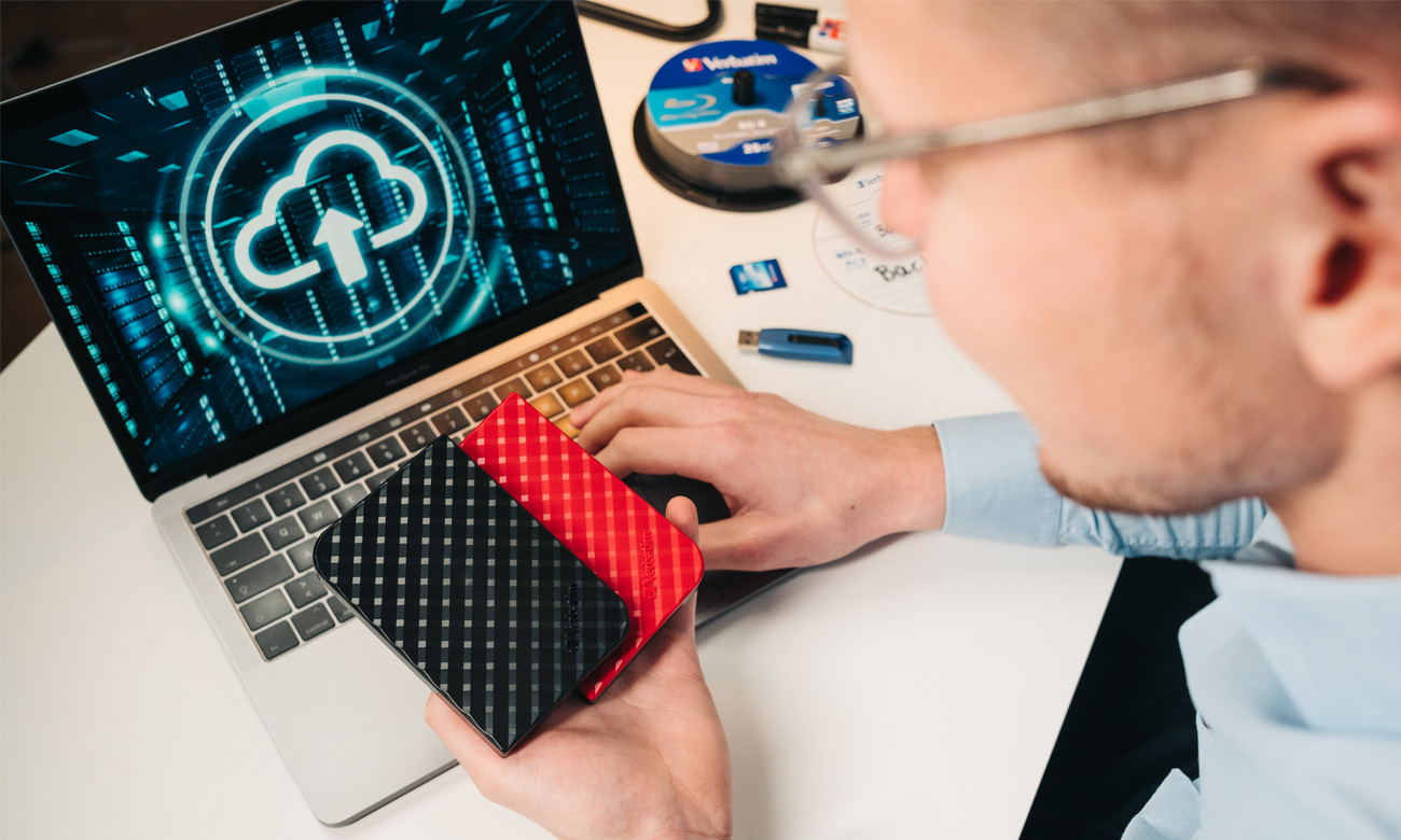 Dysk zewnętrzny SSD Verbatim Store 'n' Go Mini - Grafika lifestyle