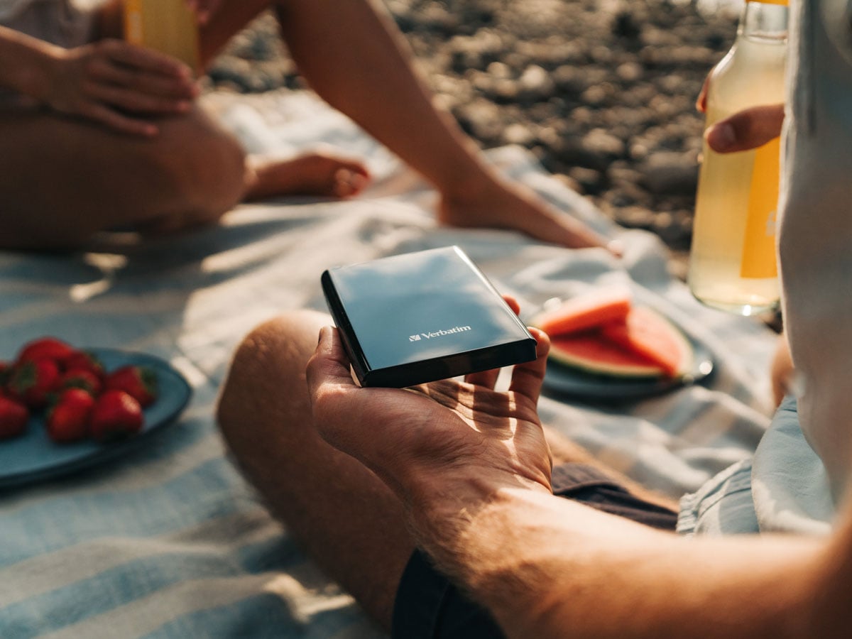 Dysk zewnętrzny SSD Verbatim Store 'n' Go Slim Portable - Grafika lifestyle