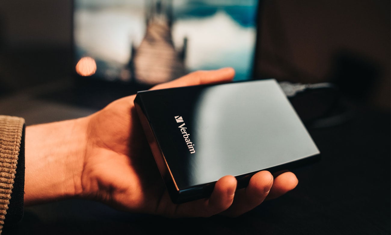 Dysk zewnętrzny SSD Verbatim Store 'n' Go Slim Portable - Grafika lifestyle