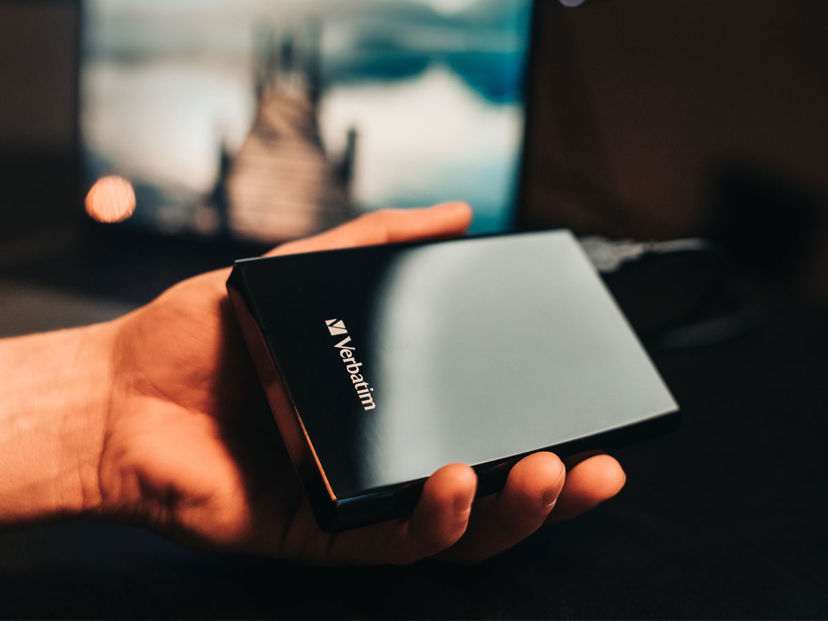 Dysk zewnętrzny SSD Verbatim Store 'n' Go Slim Portable - Grafika lifestyle