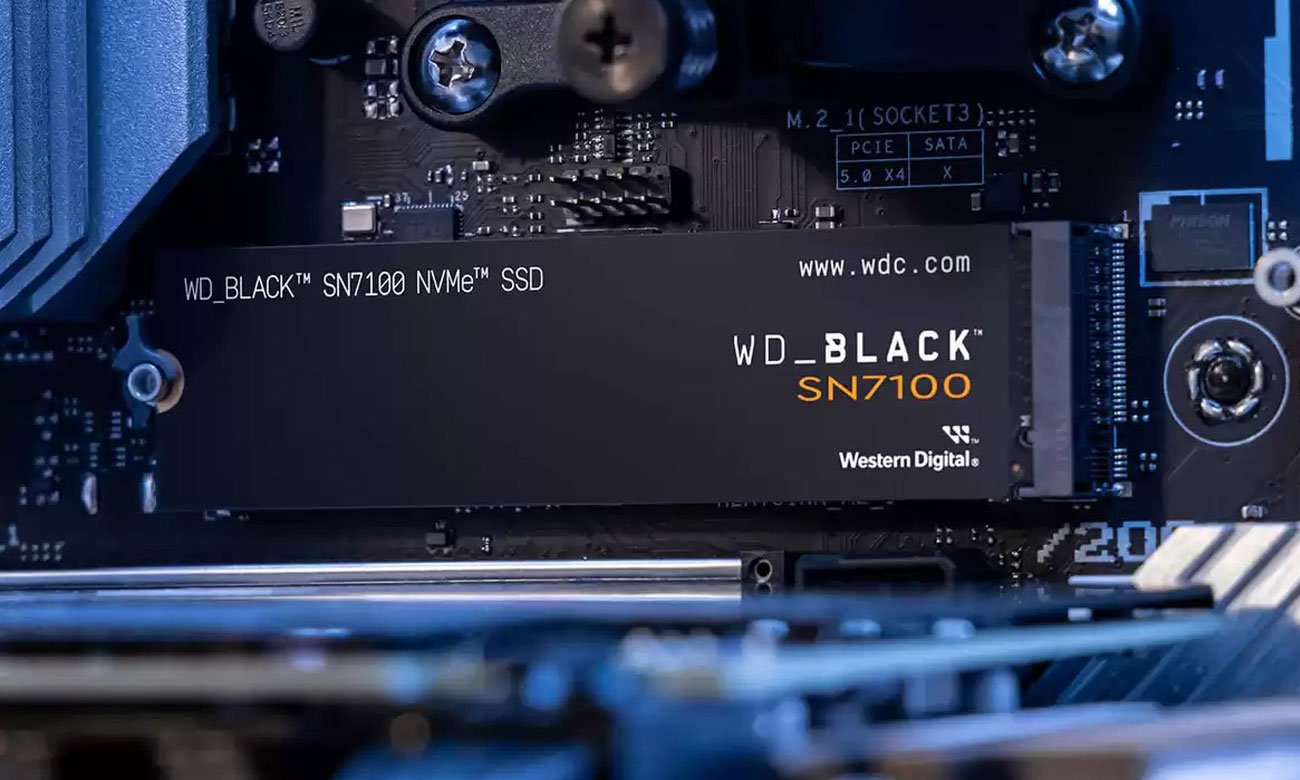 Dysk SSD M.2 WD Black SN7100 - Grafika lifestyle