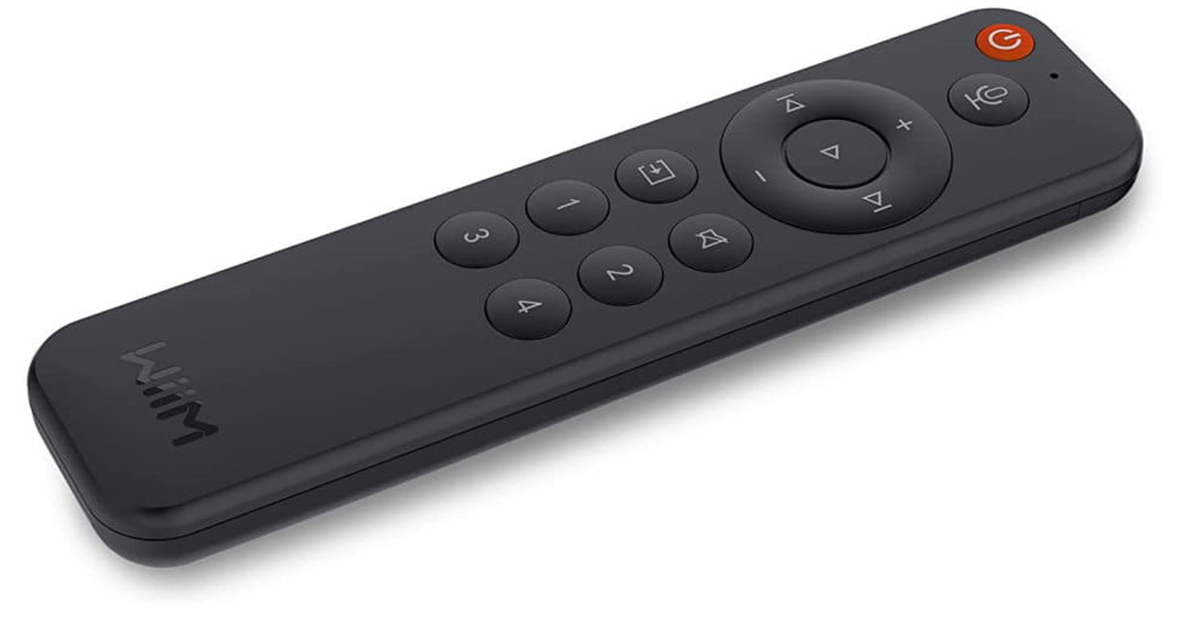 Pilot WiiM Voice Remote - Widok od przodu pod kątem