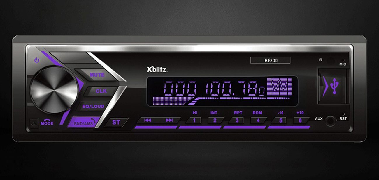 Radio samochodowe z zestawem głośnomówiącym Xblitz RF200 - Widok od przodu, grafika z tłem