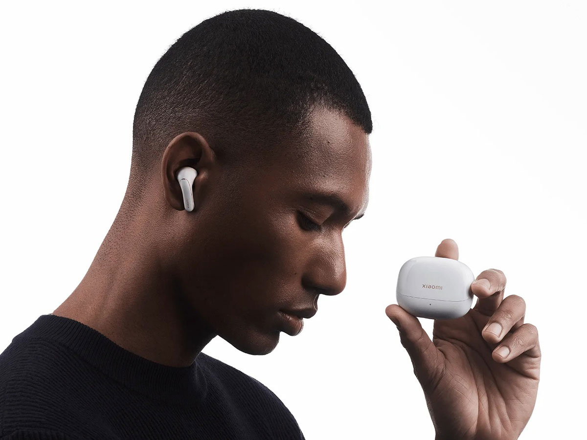 Słuchawki bezprzewodowe Xiaomi Buds 5 Pro Białe - Grafika lifestyle