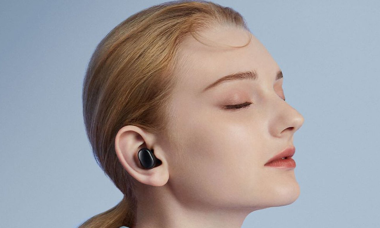 Słuchawki bezprzewodowe Xiaomi Redmi Buds Essential Czarne - Grafika lifestyle