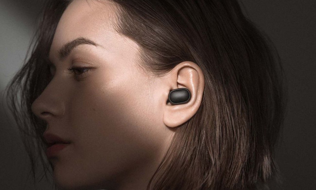 Słuchawki bezprzewodowe Xiaomi Redmi Buds Essential Czarne - Grafika lifestyle