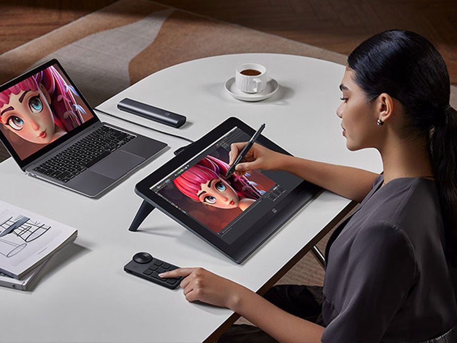 XP-Pen Artist Pro 16 tablet i akcesoria na biurku