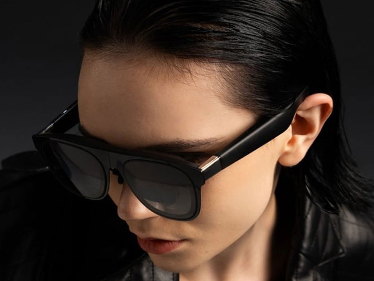 Okulary Xreal AR One Pro - Grafika lifestyle