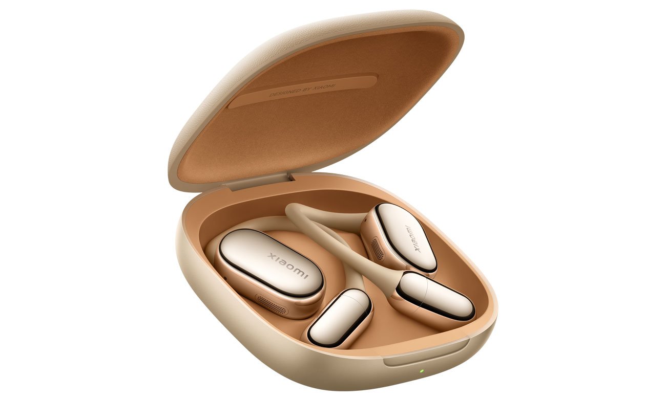 Słuchawki bezprzewodowe Xiaomi OpenWear Stereo Pro Sand Gold - Widok od przodu pod kątem wraz z otwartym etui ładującym