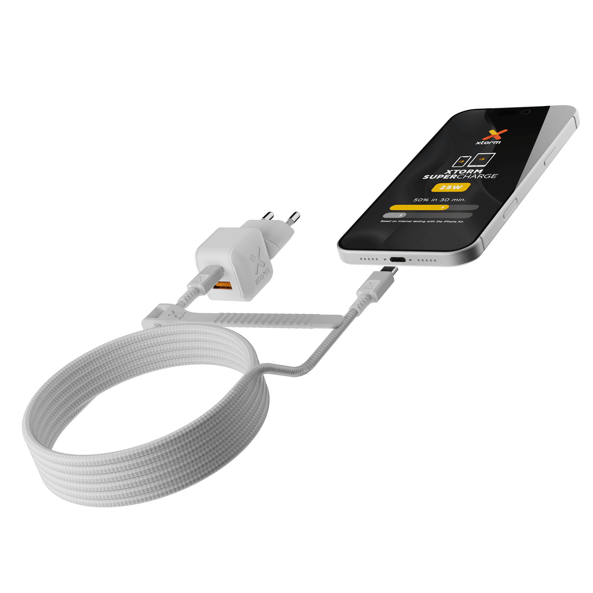 Biała ładowarka Xtorm XECNG250 szybko ładująca smartfon przewodem USB-C