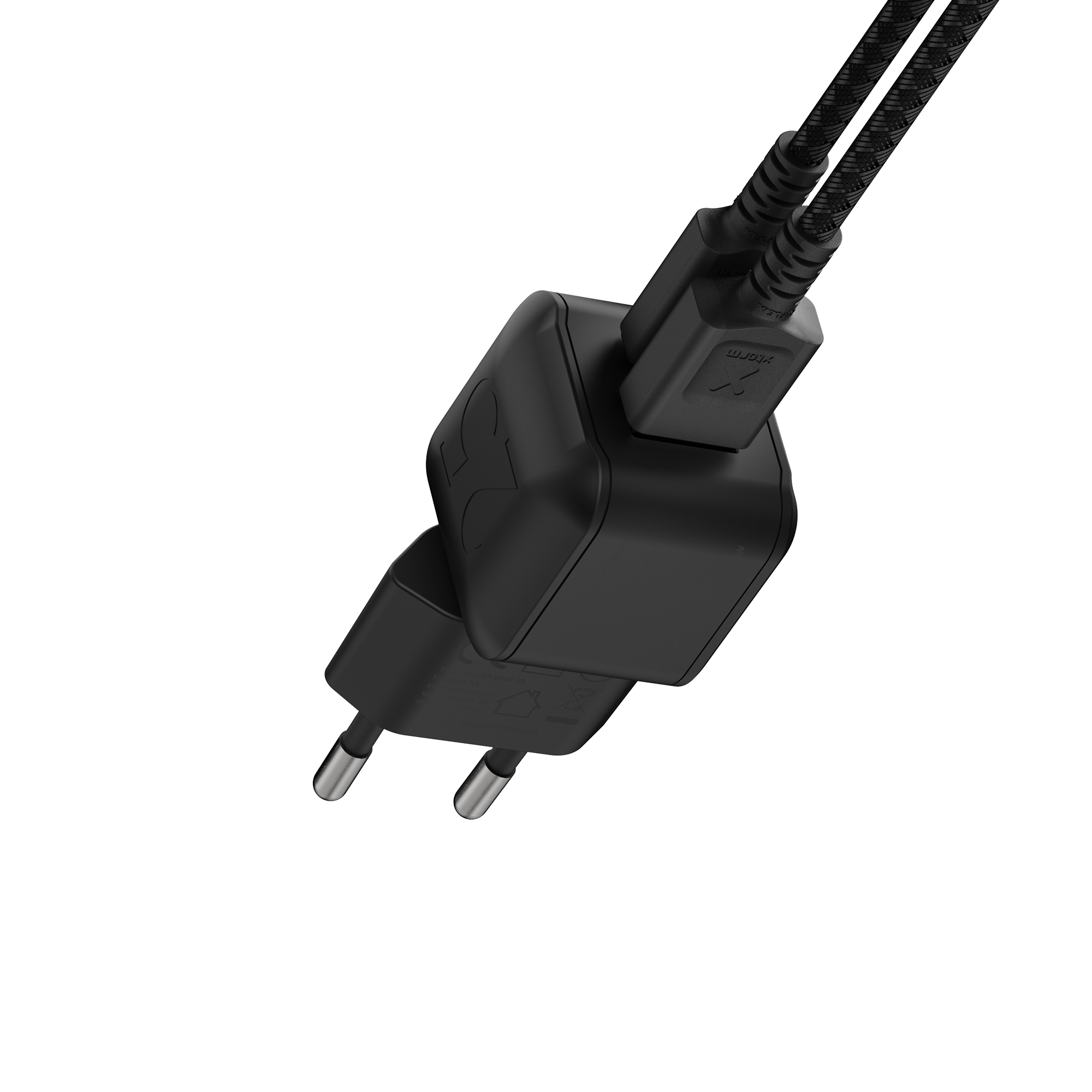 Czarna ładowarka Xtorm XECNG251 z przewodami podłączonymi do portów USB-C i USB-A
