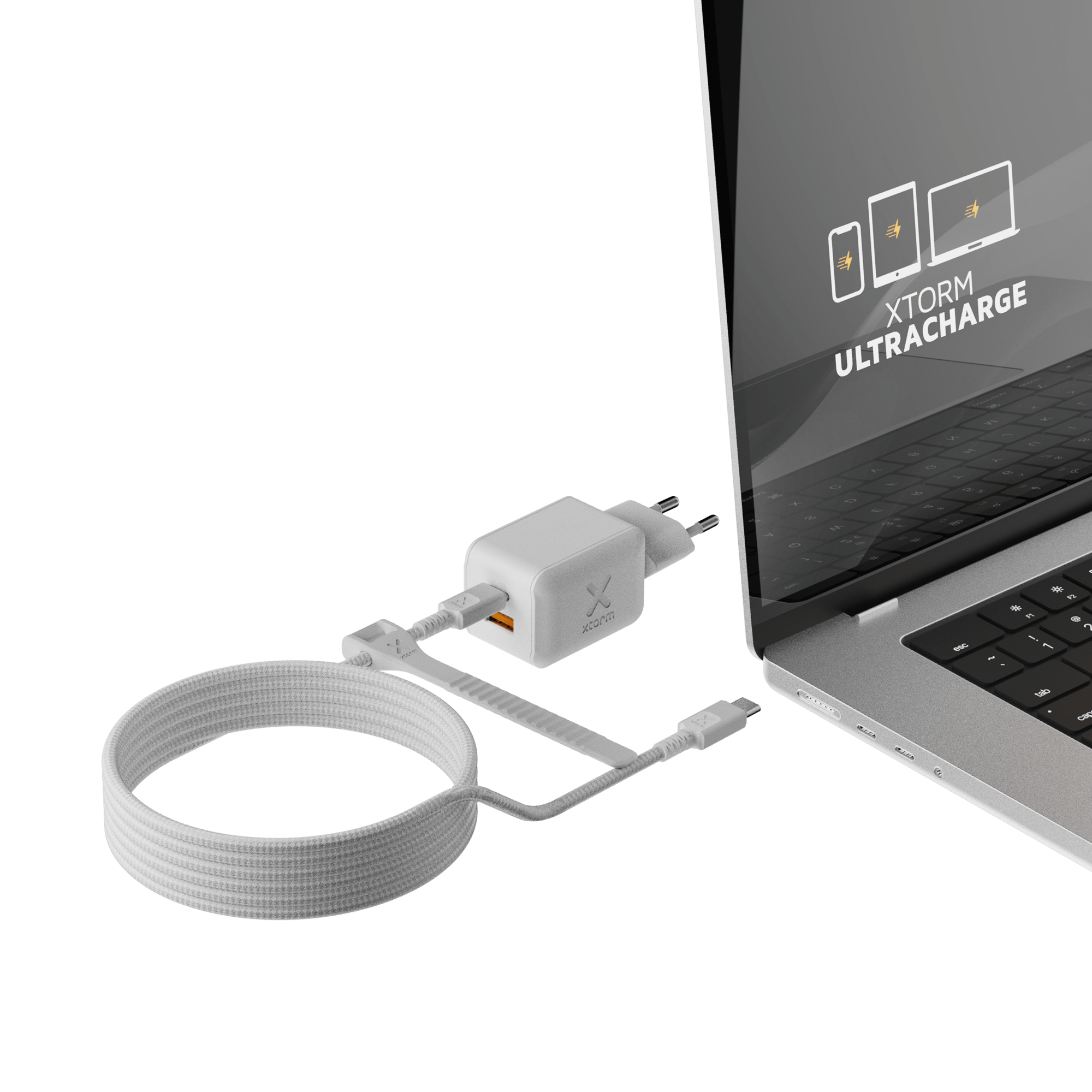 Biała ładowarka Xtorm XECNG700 zasilająca laptop przewodem USB-C