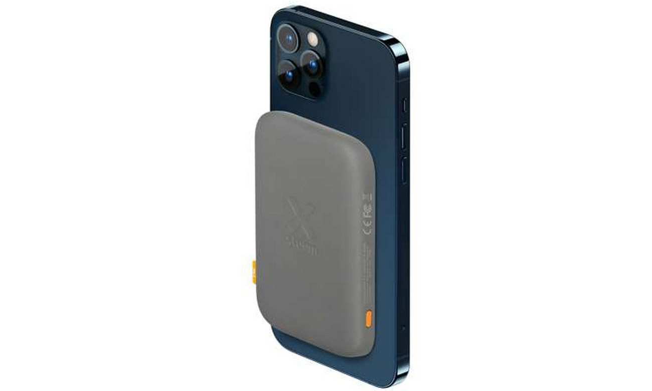 Powerbank Xtorm magnetyczny na smartfonie