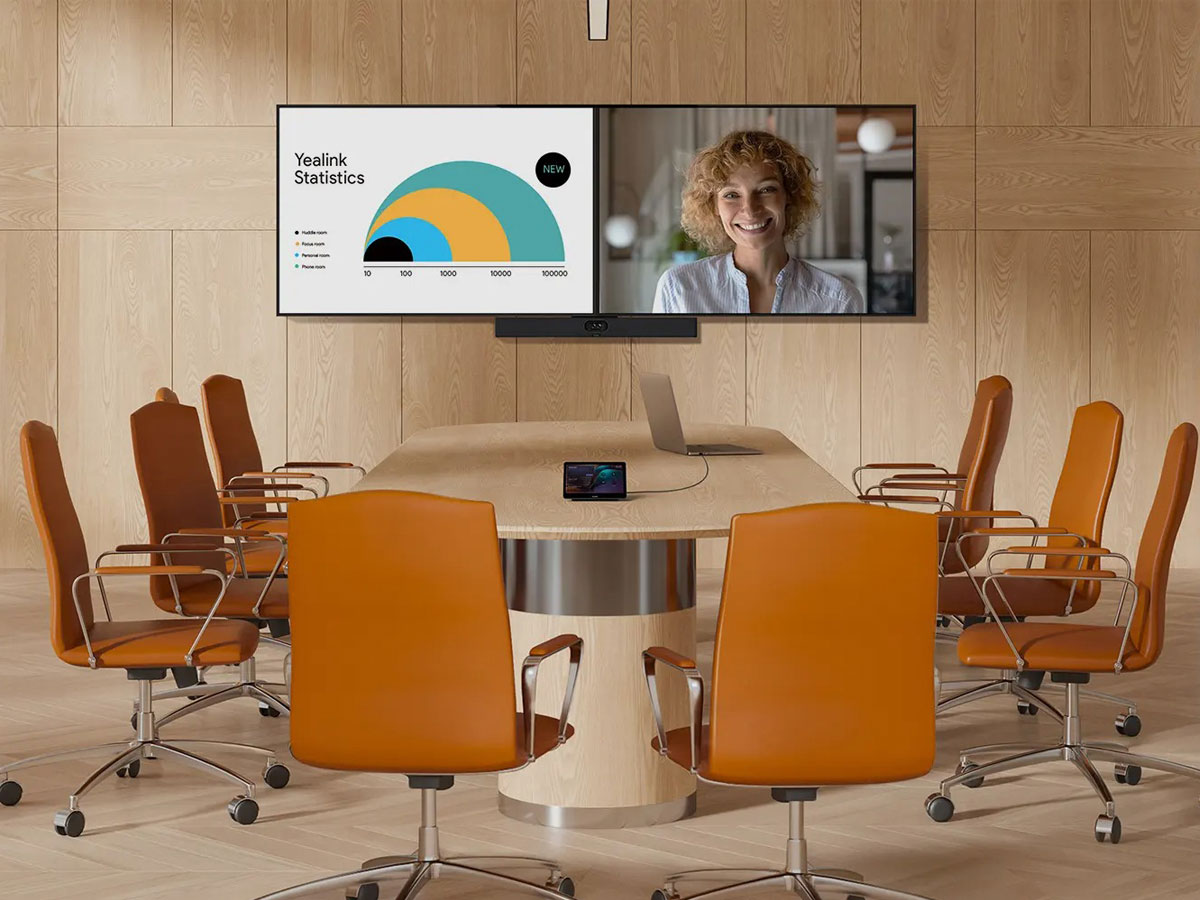 Zestaw do wideokonferencji Yealink MeetingBar A40 + panel CTP25 - Grafika lifestyle